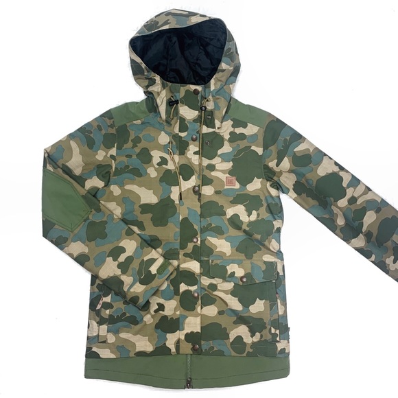 NEW DC SHOES CAMO SNOWBOARD SKI JACKET - Picture 2 of 9